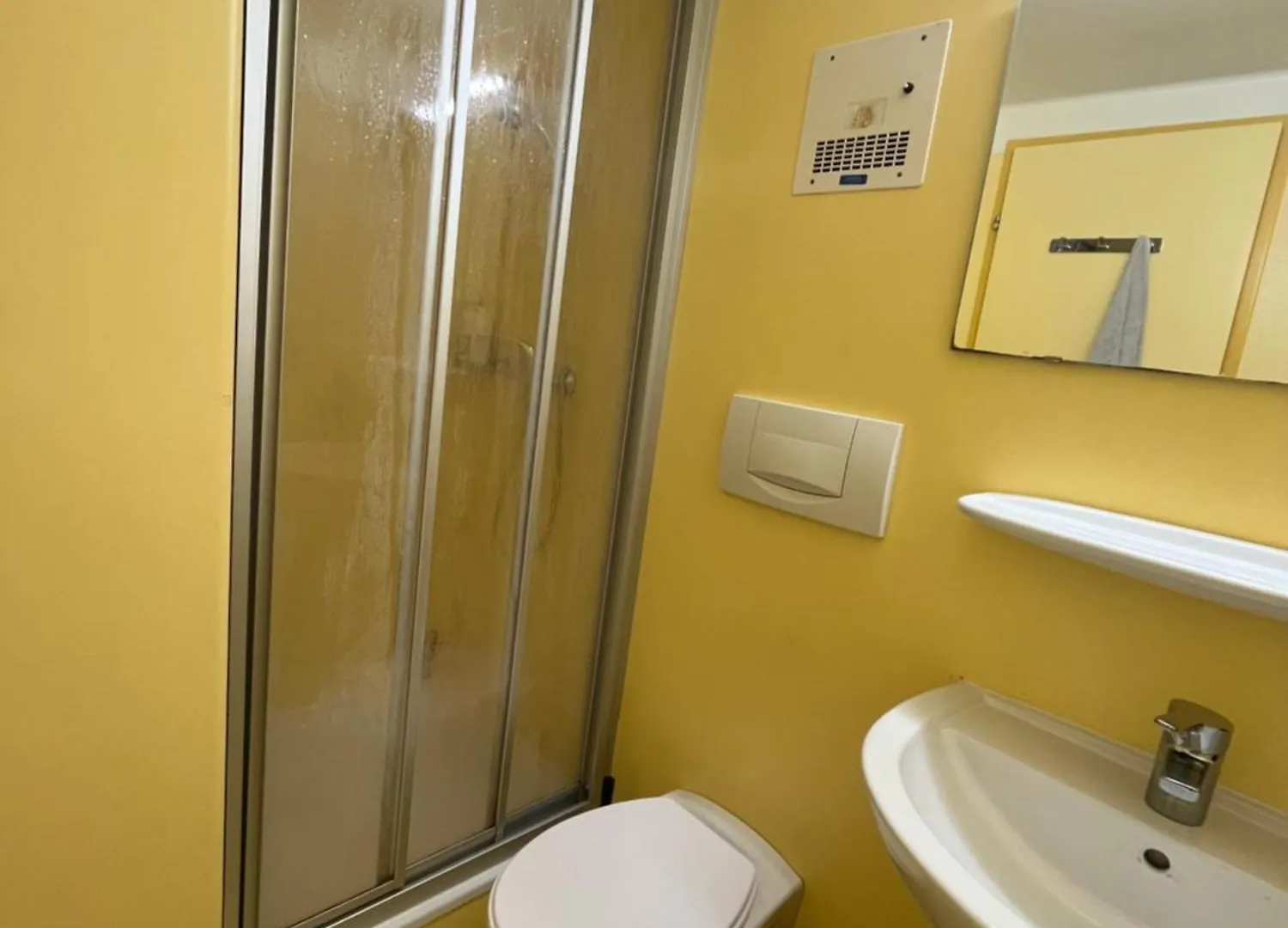 Einzelzimmer In Studentenheim Apartman Salzburg 0*,
